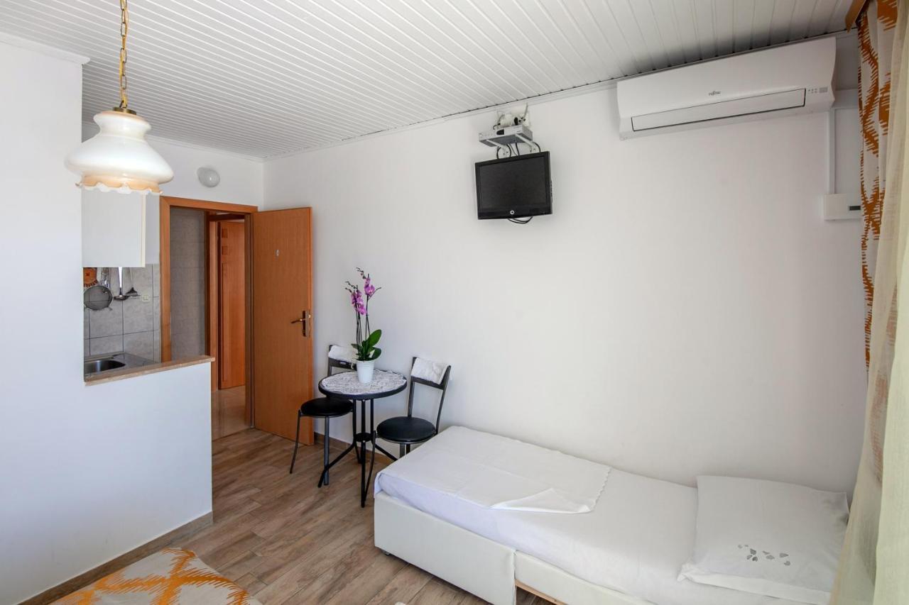 Apartments By The Sea Duce, Omis - 2992 Dugi Rat Dış mekan fotoğraf